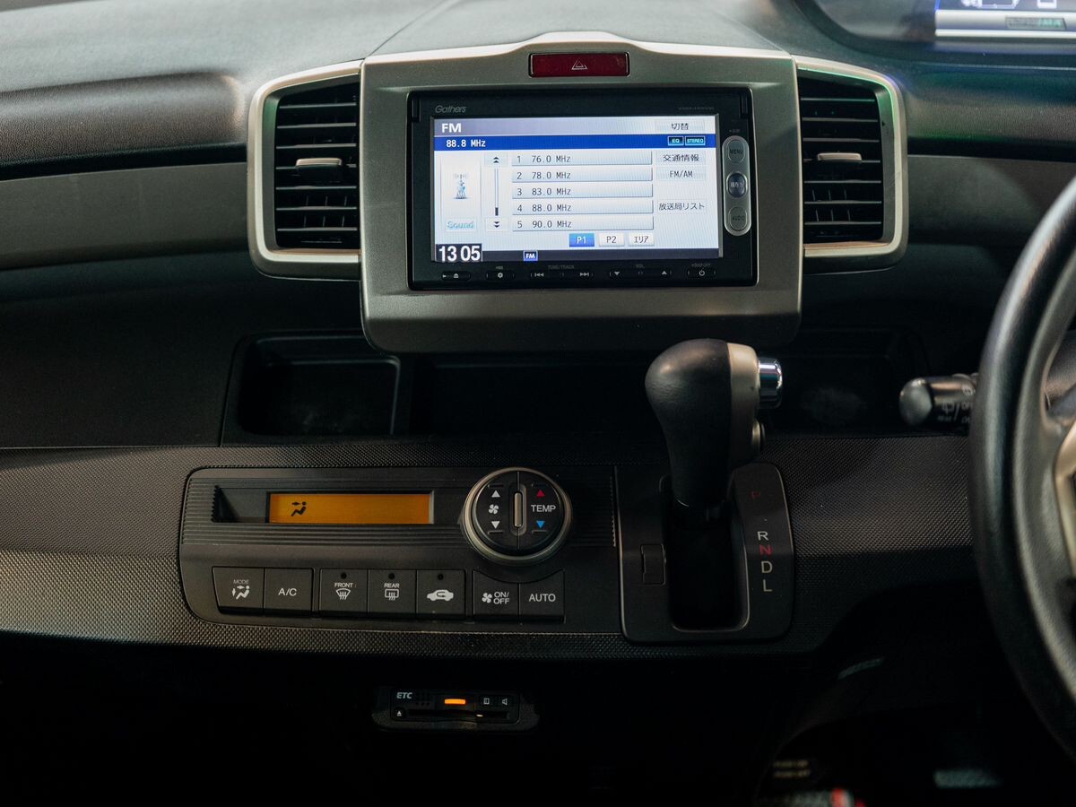 Honda Freed Spike 2014 - фото автомобиля
