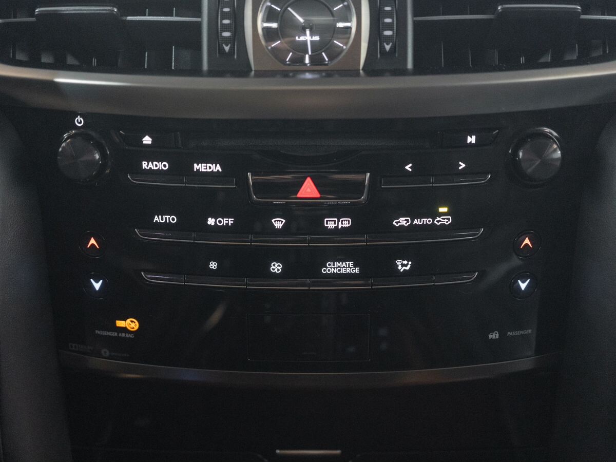 Lexus LX450d 2016 - фото автомобиля