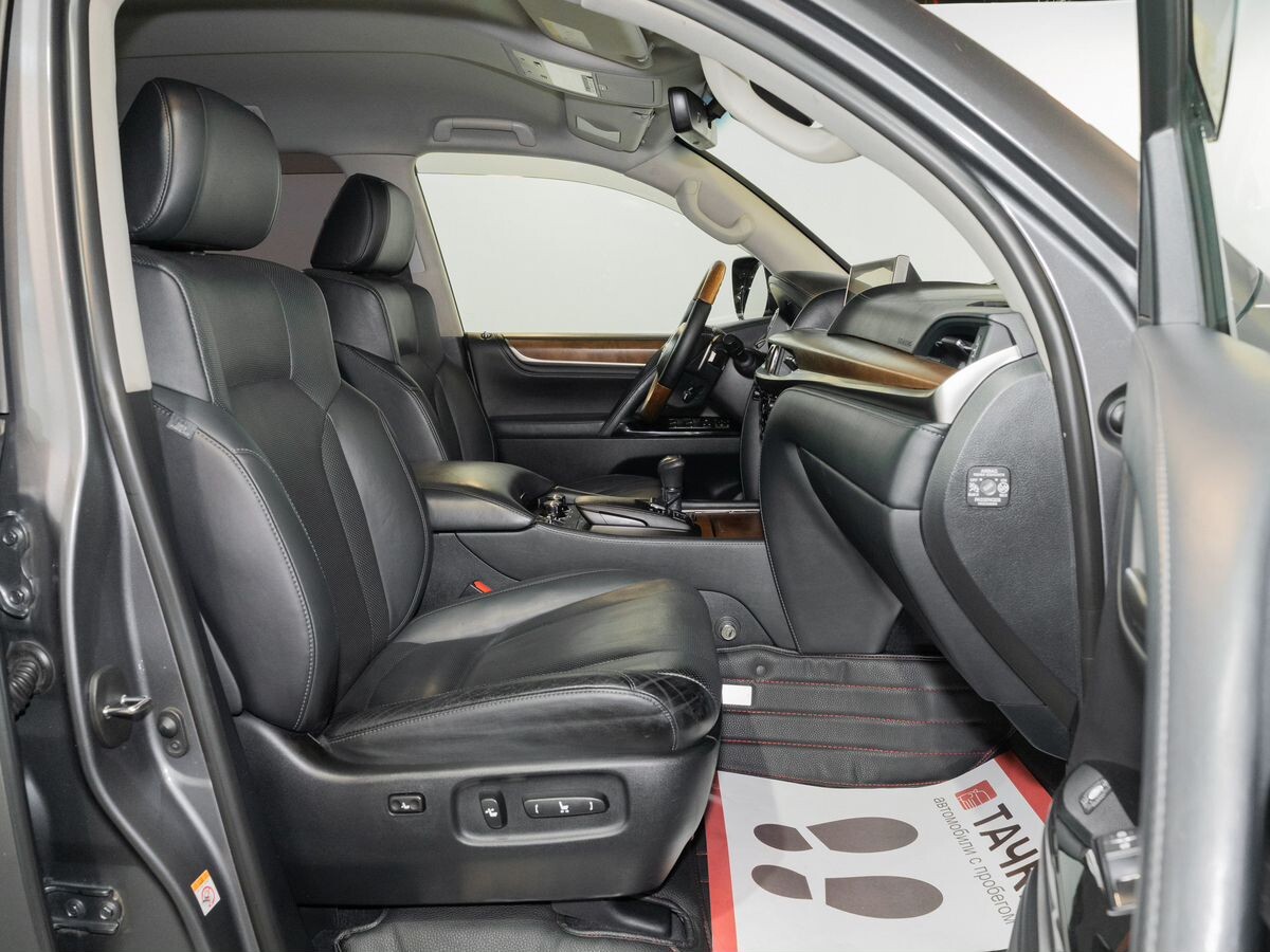 Lexus LX450d 2016 - фото автомобиля