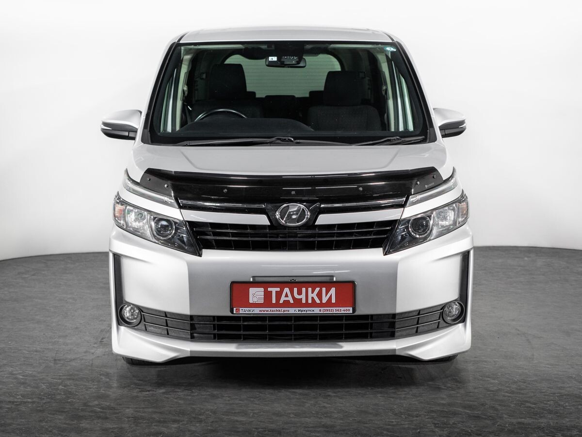 Toyota Voxy 2017 - фото автомобиля