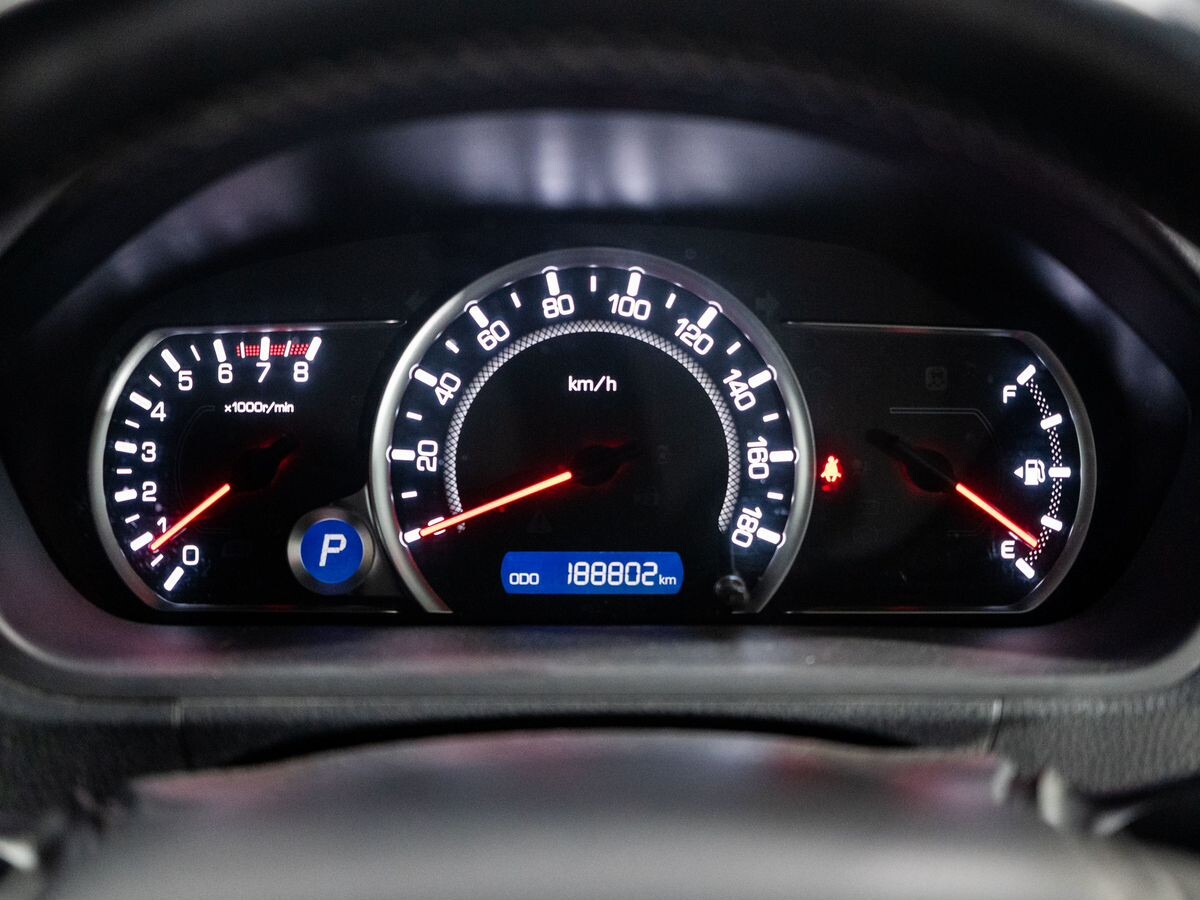 Toyota Voxy 2017 - фото автомобиля