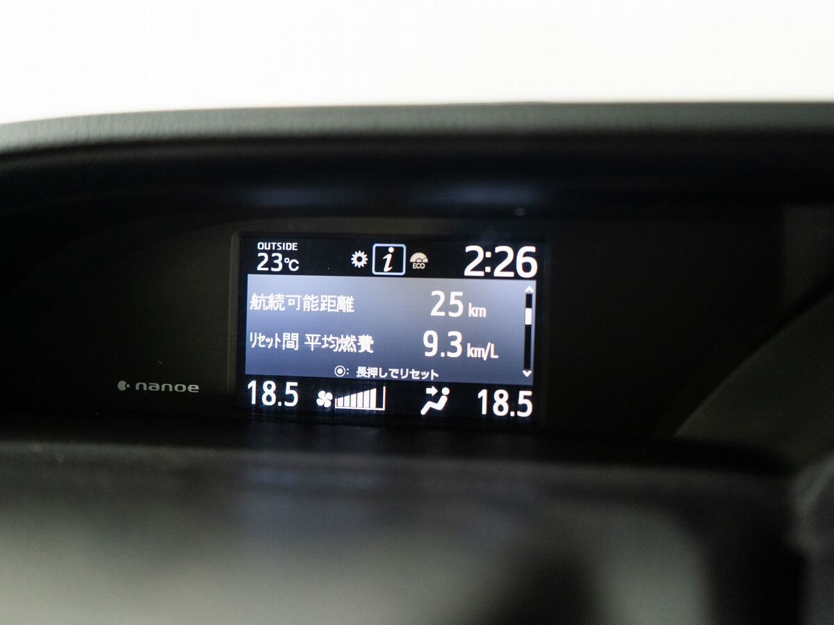 Toyota Voxy 2017 - фото автомобиля
