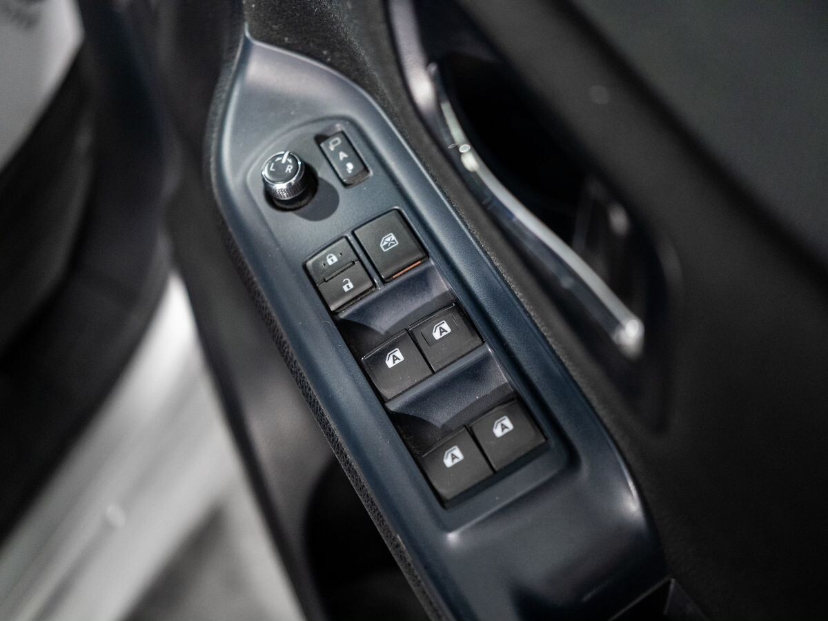 Toyota Voxy 2017 - фото автомобиля