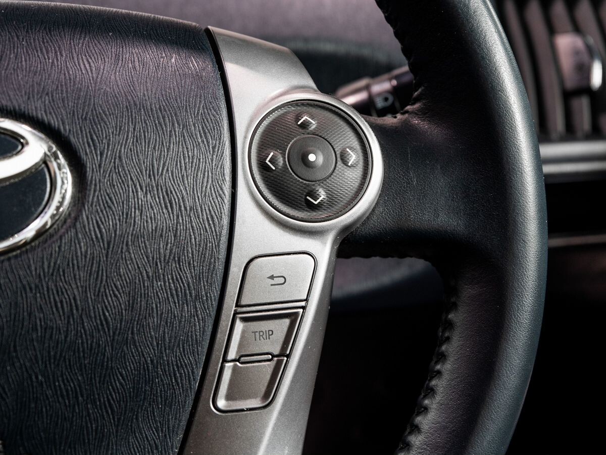 Toyota Prius Alpha 2014 - фото автомобиля