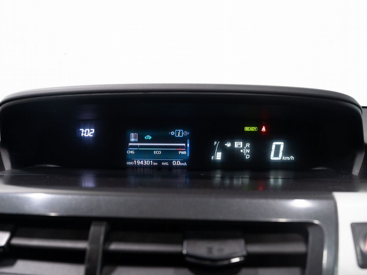 Toyota Prius Alpha 2014 - фото автомобиля