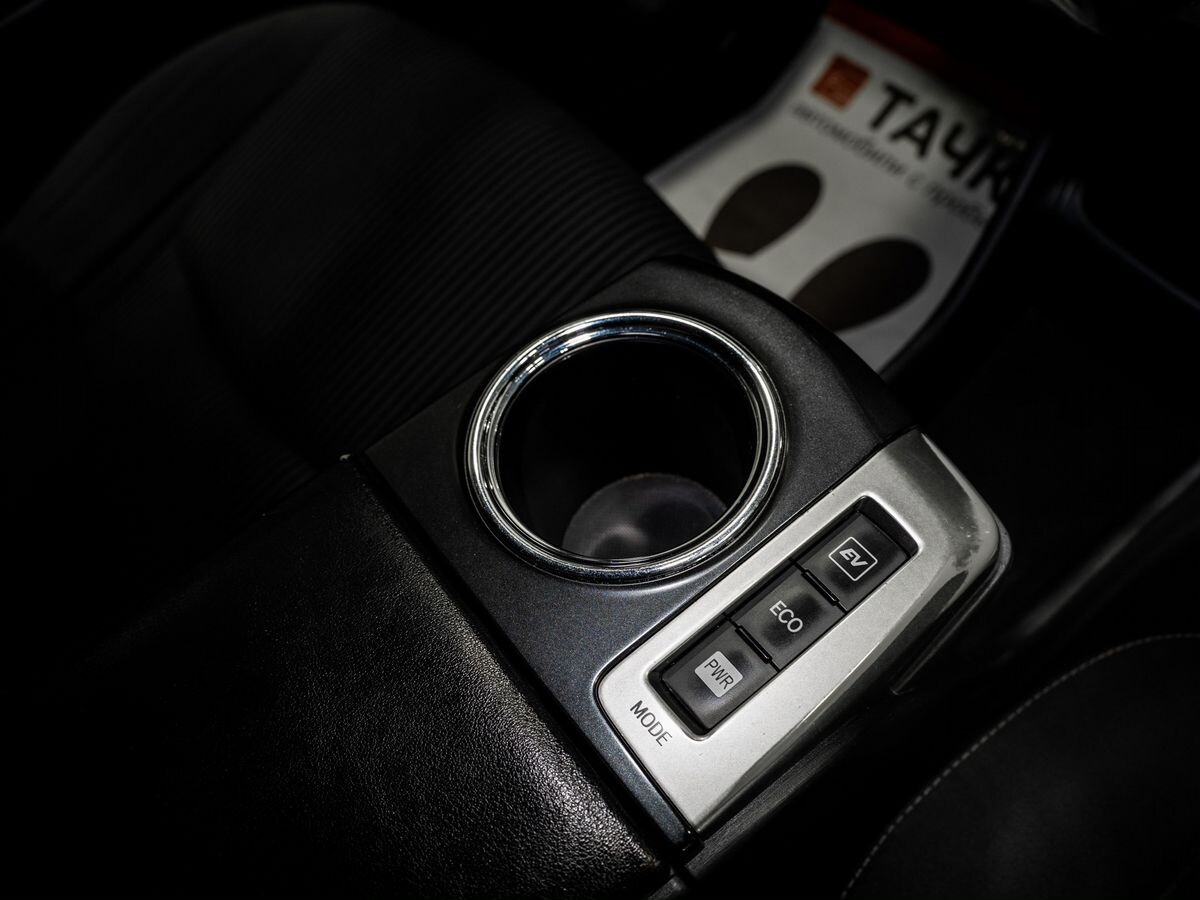 Toyota Prius Alpha 2014 - фото автомобиля