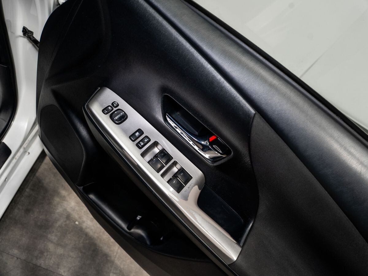 Toyota Prius Alpha 2014 - фото автомобиля