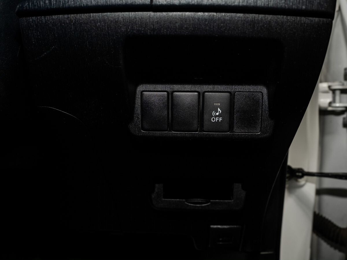 Toyota Prius Alpha 2014 - фото автомобиля