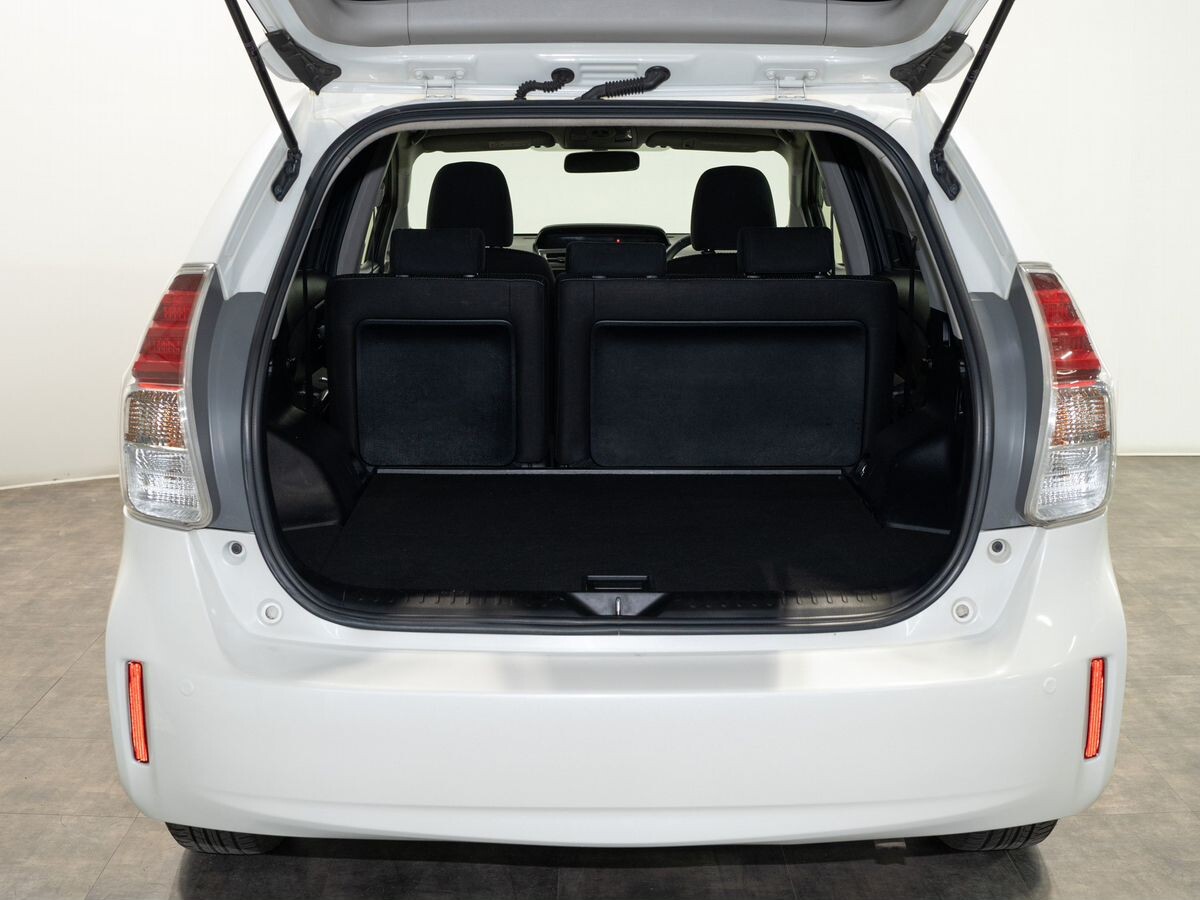 Toyota Prius Alpha 2014 - фото автомобиля