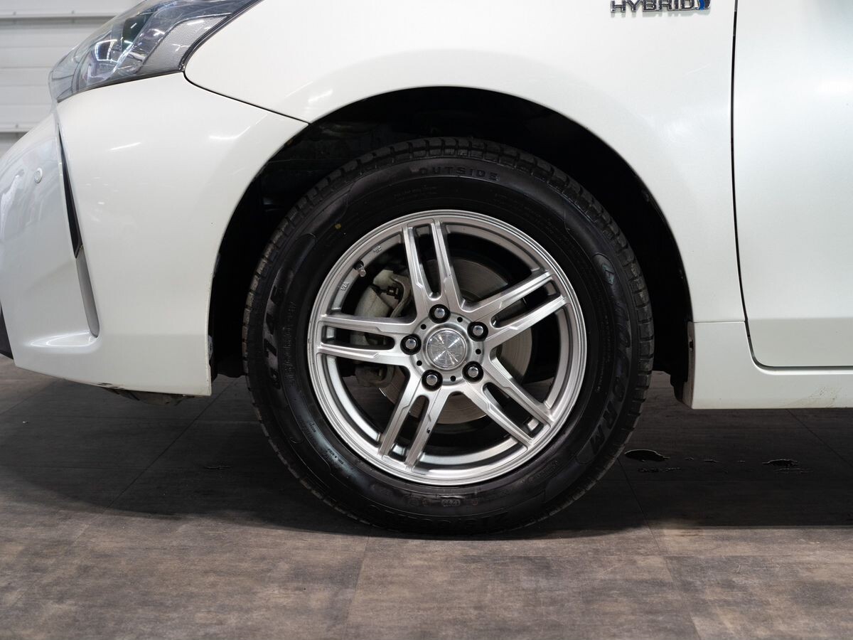 Toyota Prius Alpha 2014 - фото автомобиля