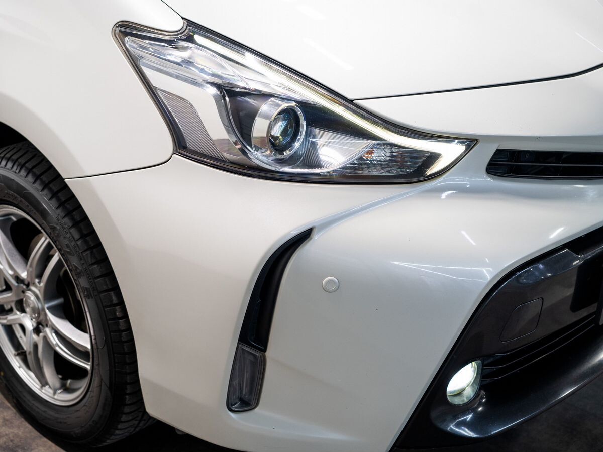 Toyota Prius Alpha 2014 - фото автомобиля