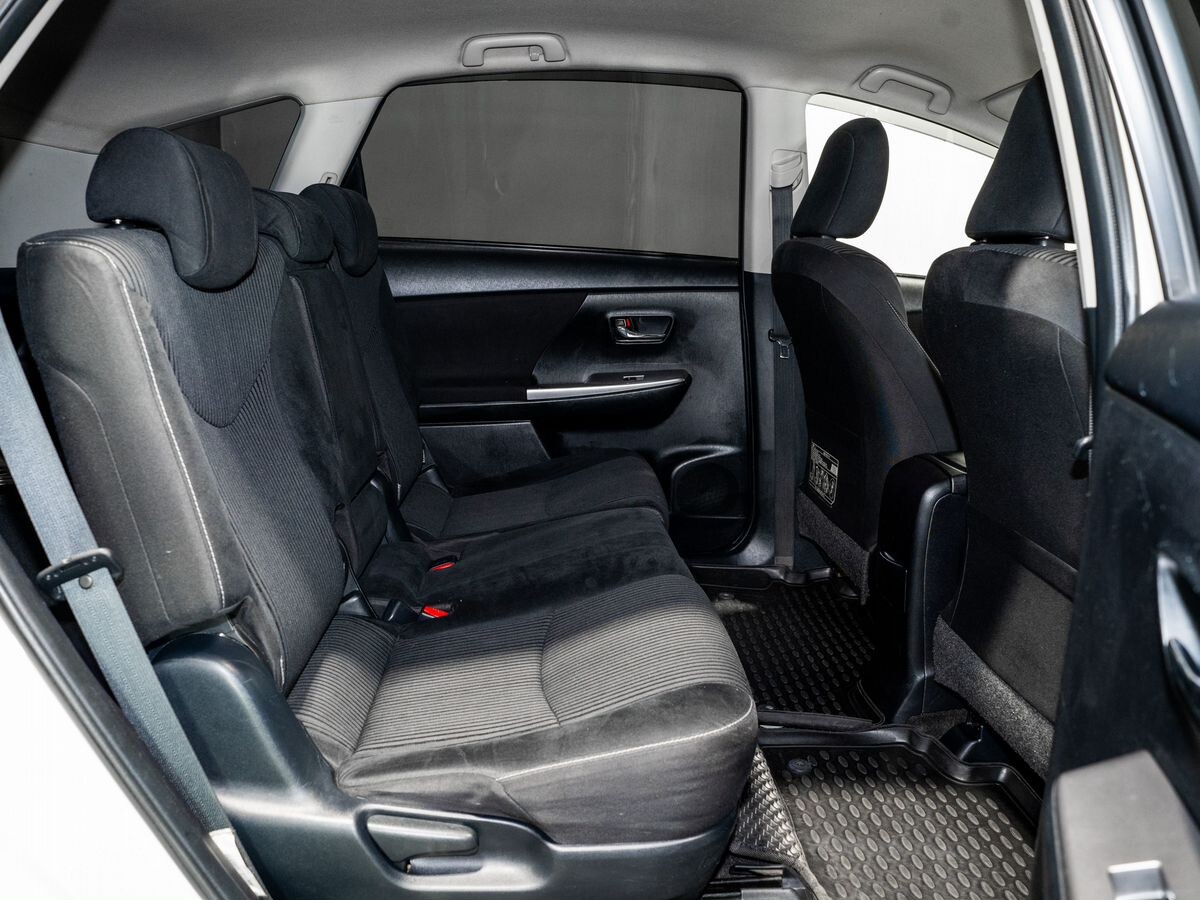 Toyota Prius Alpha 2014 - фото автомобиля