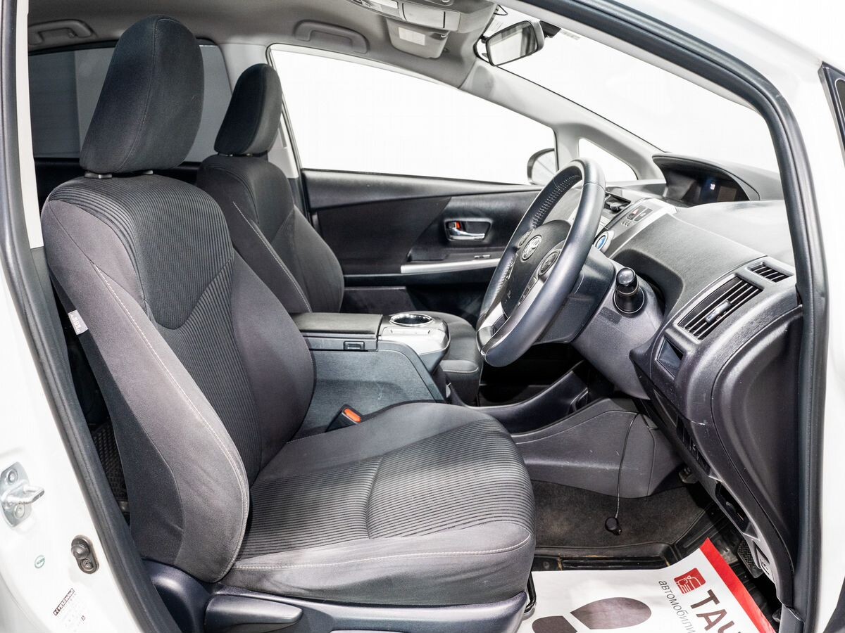 Toyota Prius Alpha 2014 - фото автомобиля