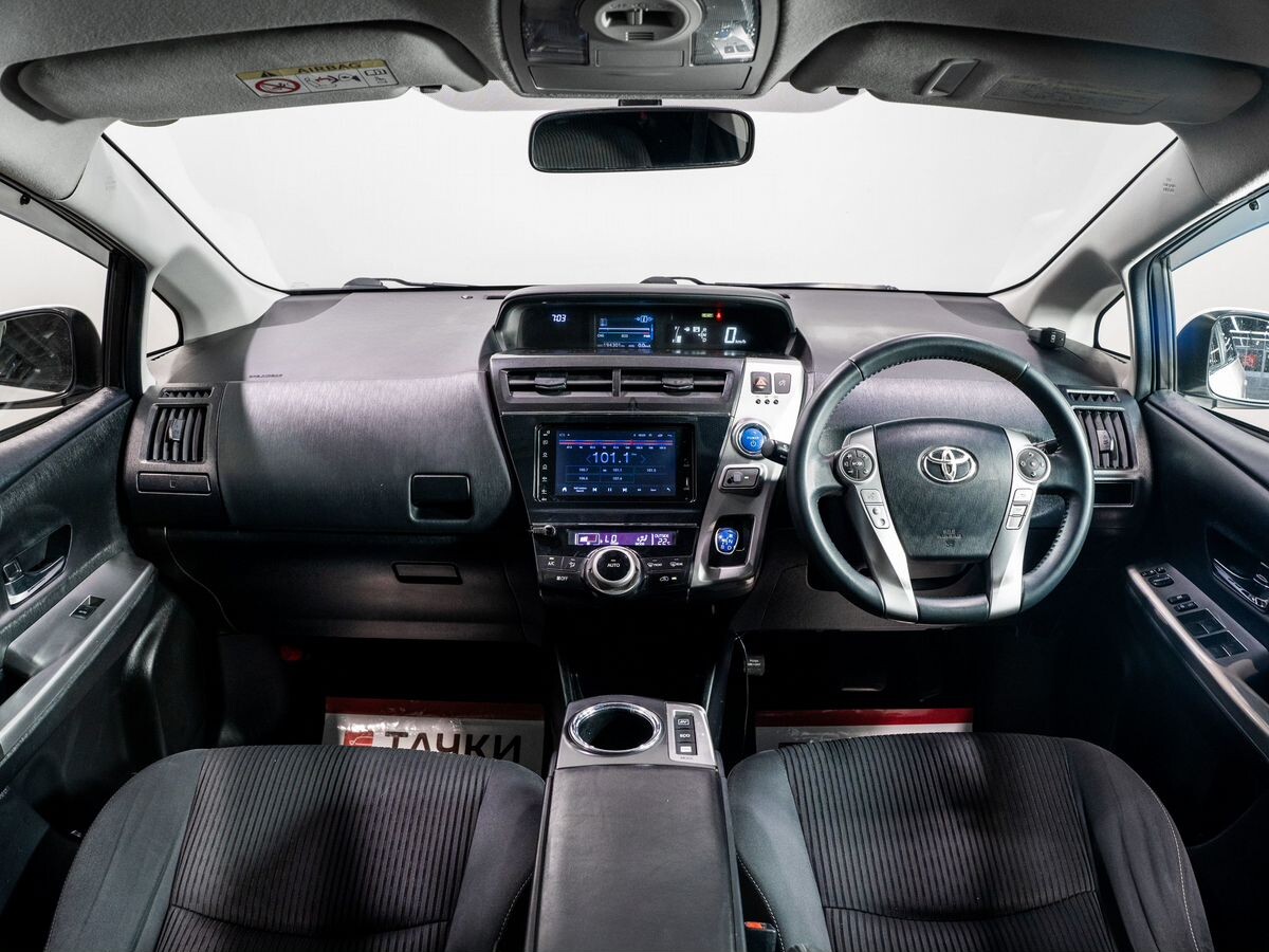 Toyota Prius Alpha 2014 - фото автомобиля