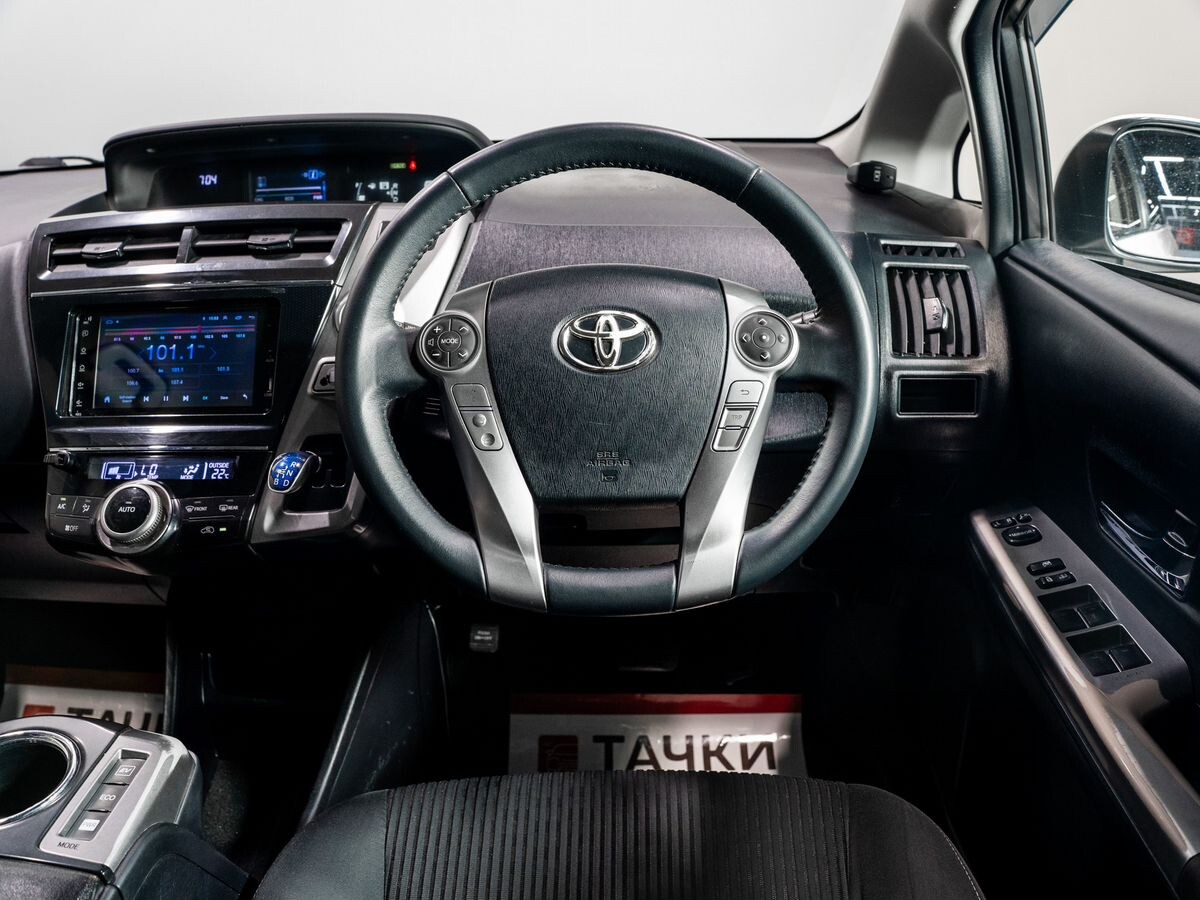 Toyota Prius Alpha 2014 - фото автомобиля