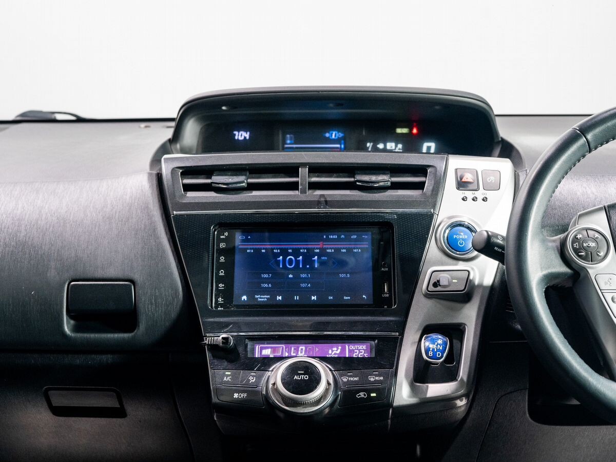 Toyota Prius Alpha 2014 - фото автомобиля