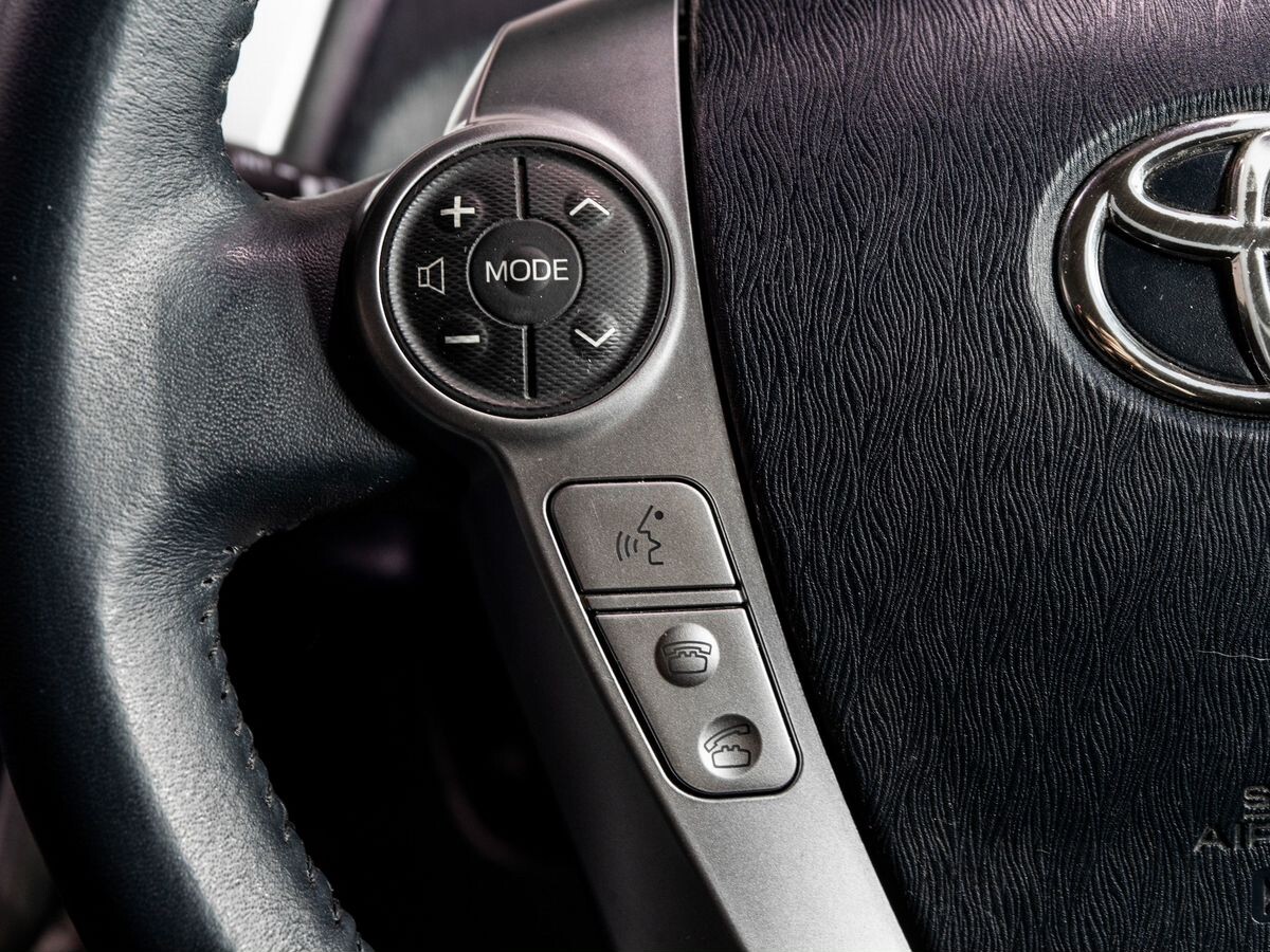 Toyota Prius Alpha 2014 - фото автомобиля