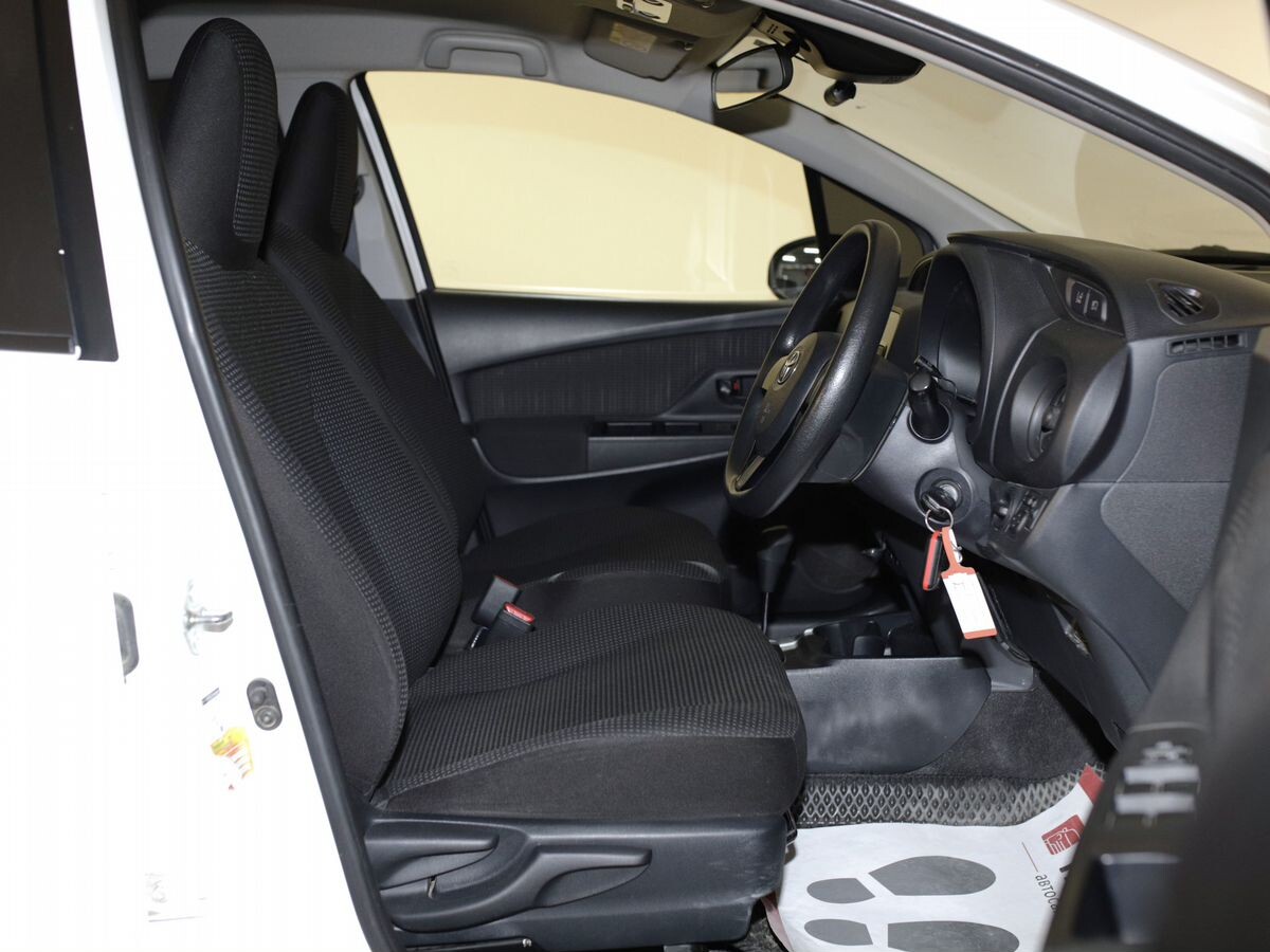 Toyota Vitz 2019 - фото автомобиля