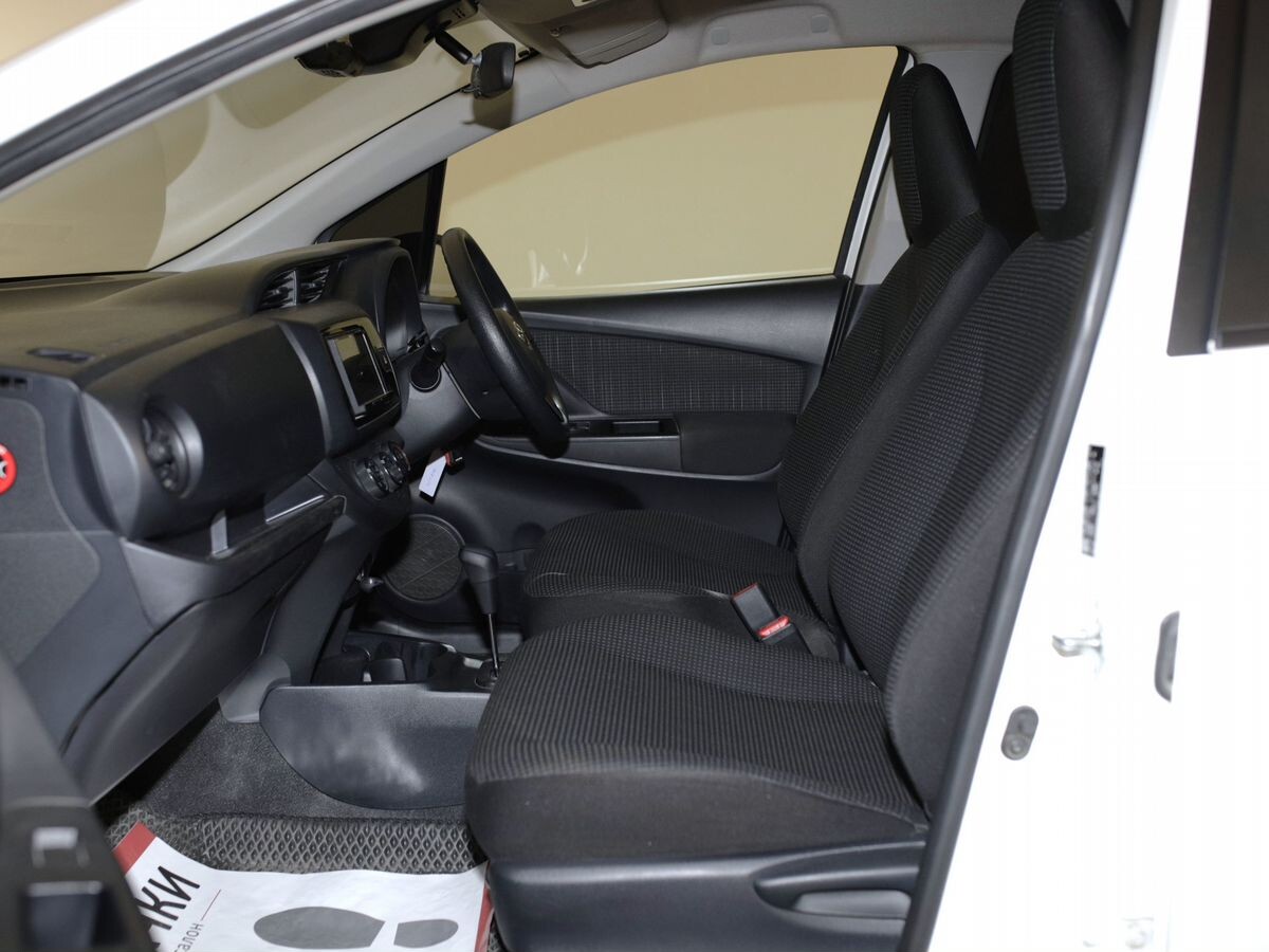 Toyota Vitz 2019 - фото автомобиля
