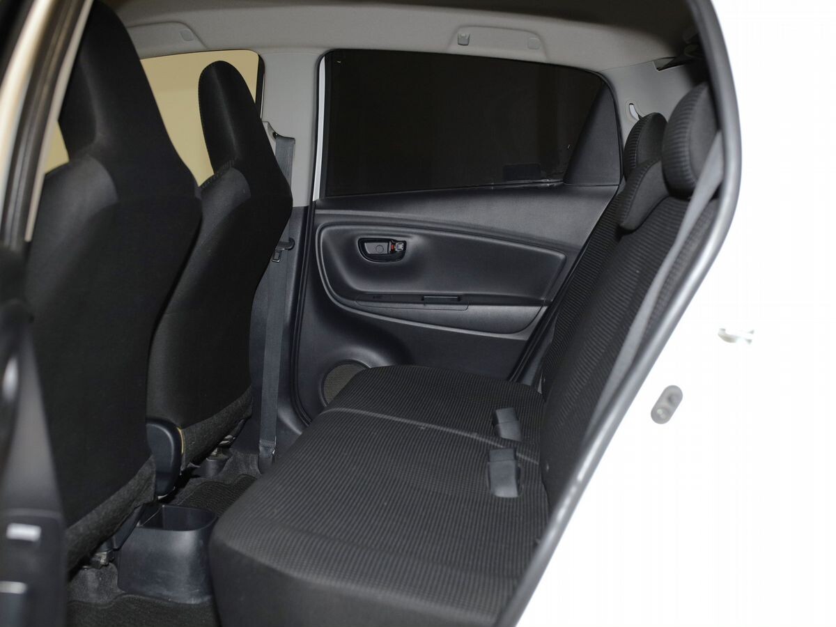 Toyota Vitz 2019 - фото автомобиля