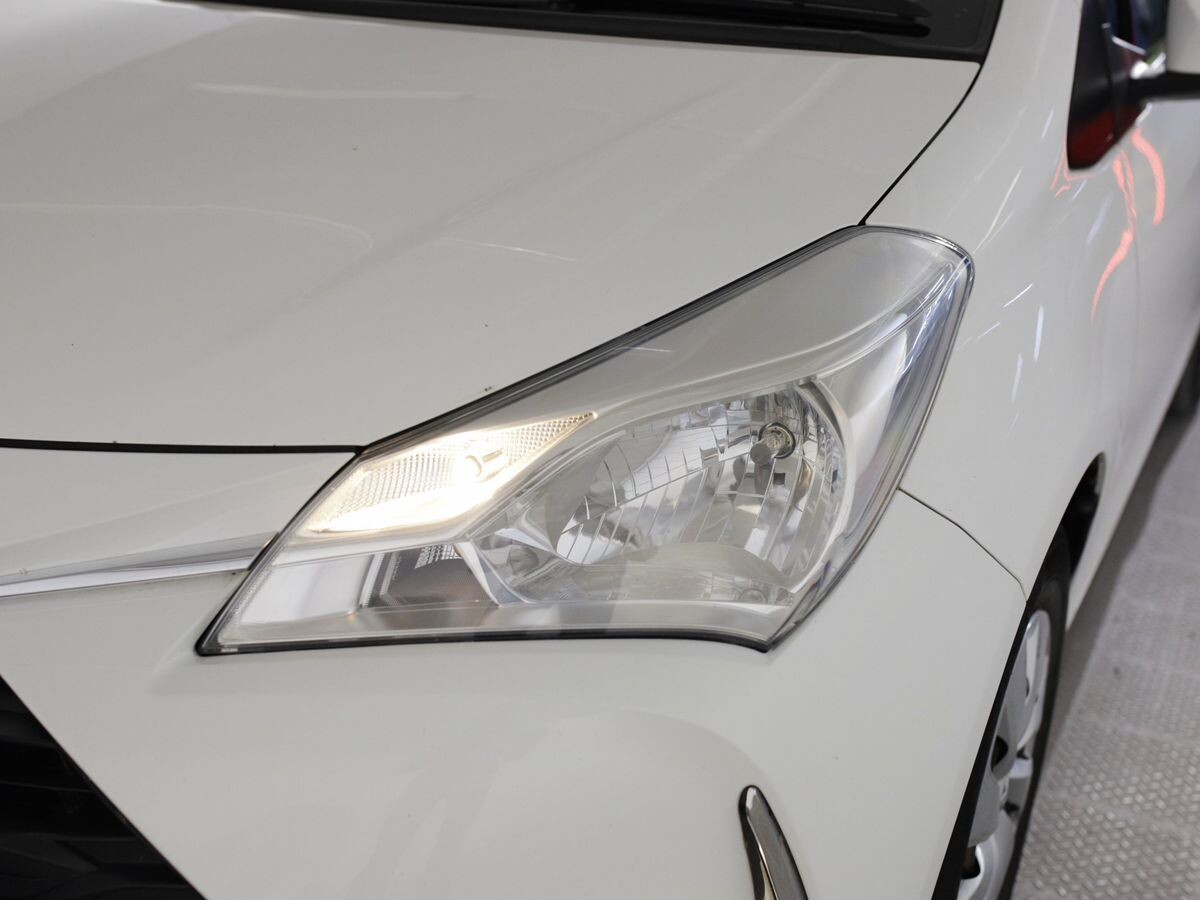 Toyota Vitz 2019 - фото автомобиля