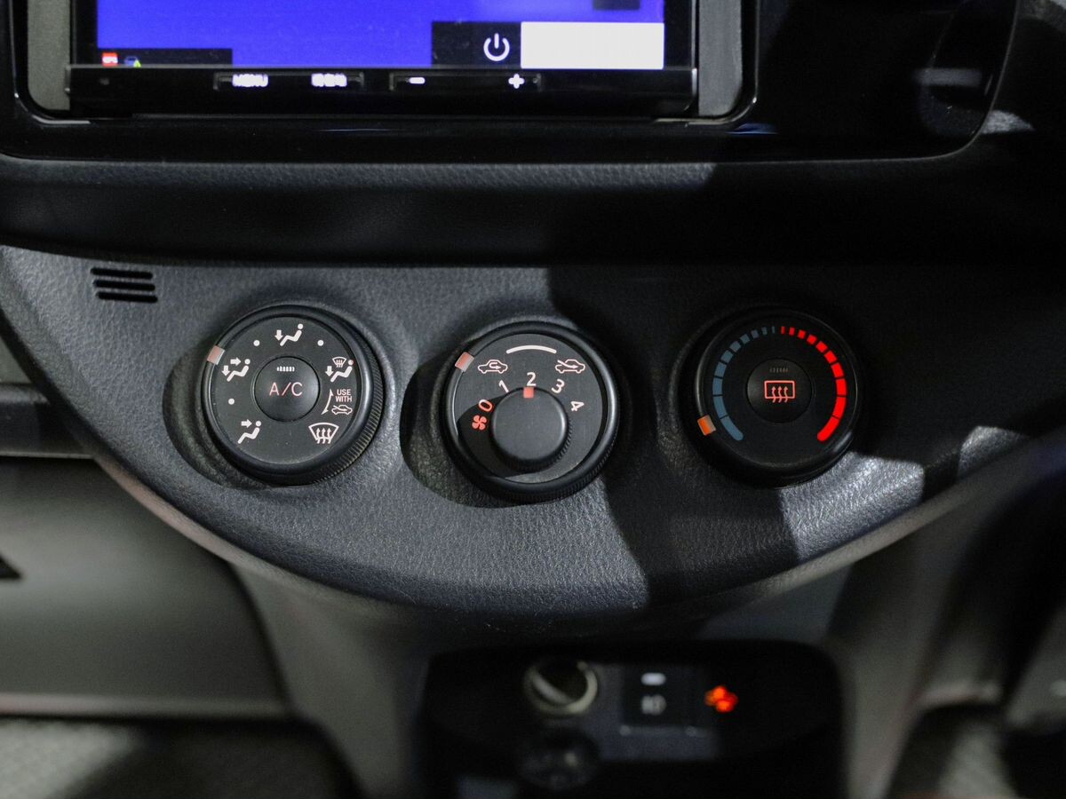 Toyota Vitz 2019 - фото автомобиля