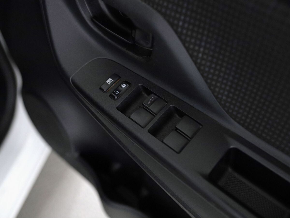 Toyota Vitz 2019 - фото автомобиля
