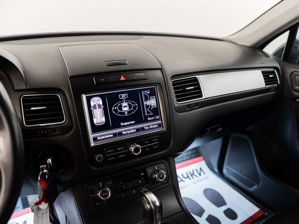 Volkswagen Touareg 2012 - фото автомобиля