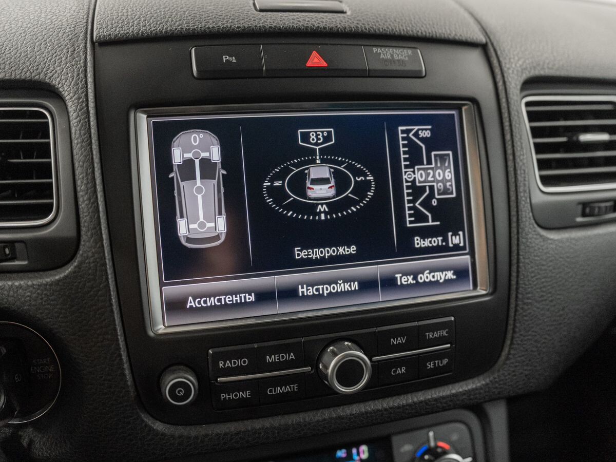 Volkswagen Touareg 2012 - фото автомобиля