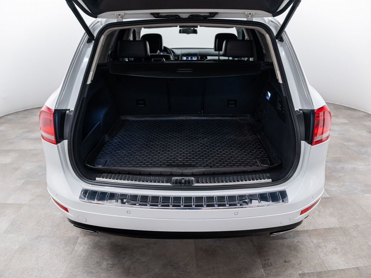 Volkswagen Touareg 2012 - фото автомобиля