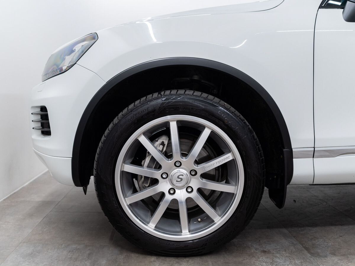 Volkswagen Touareg 2012 - фото автомобиля