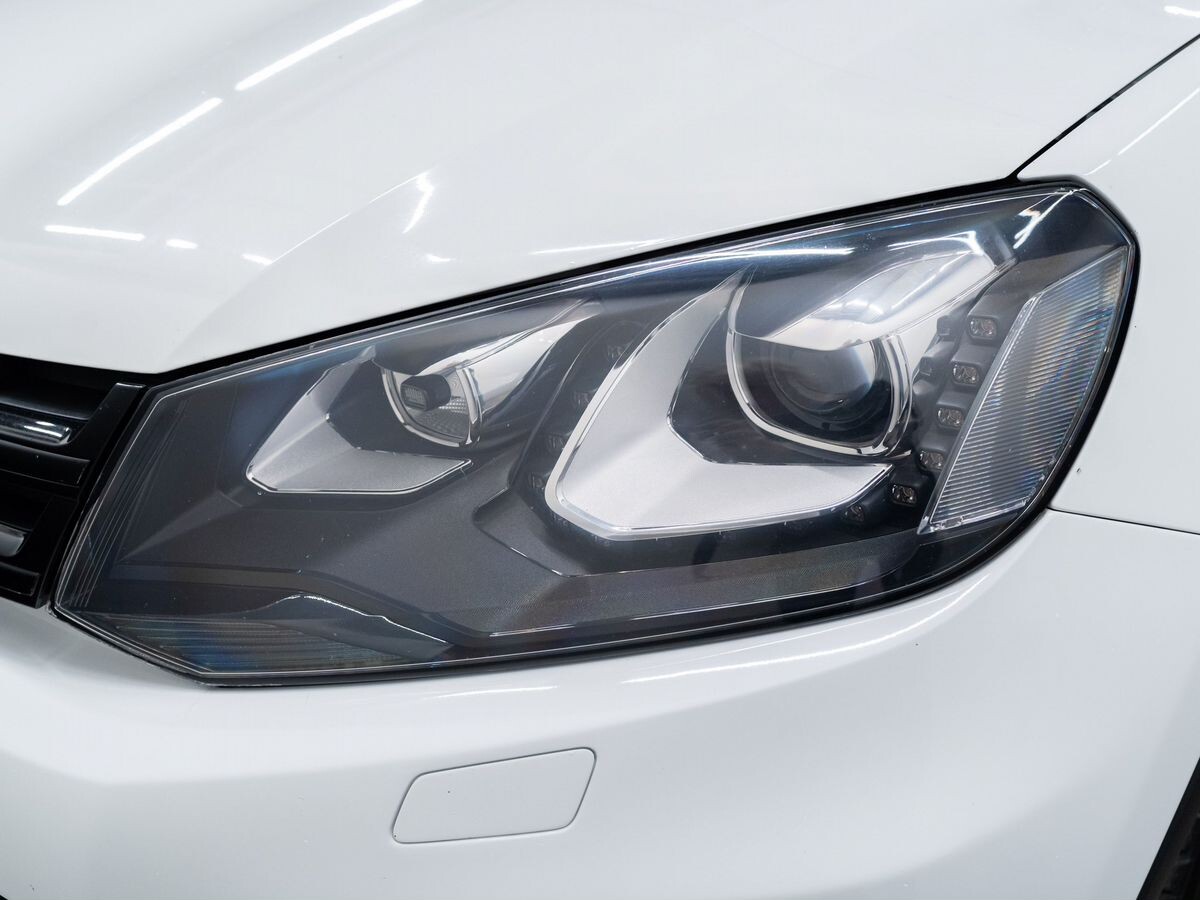 Volkswagen Touareg 2012 - фото автомобиля