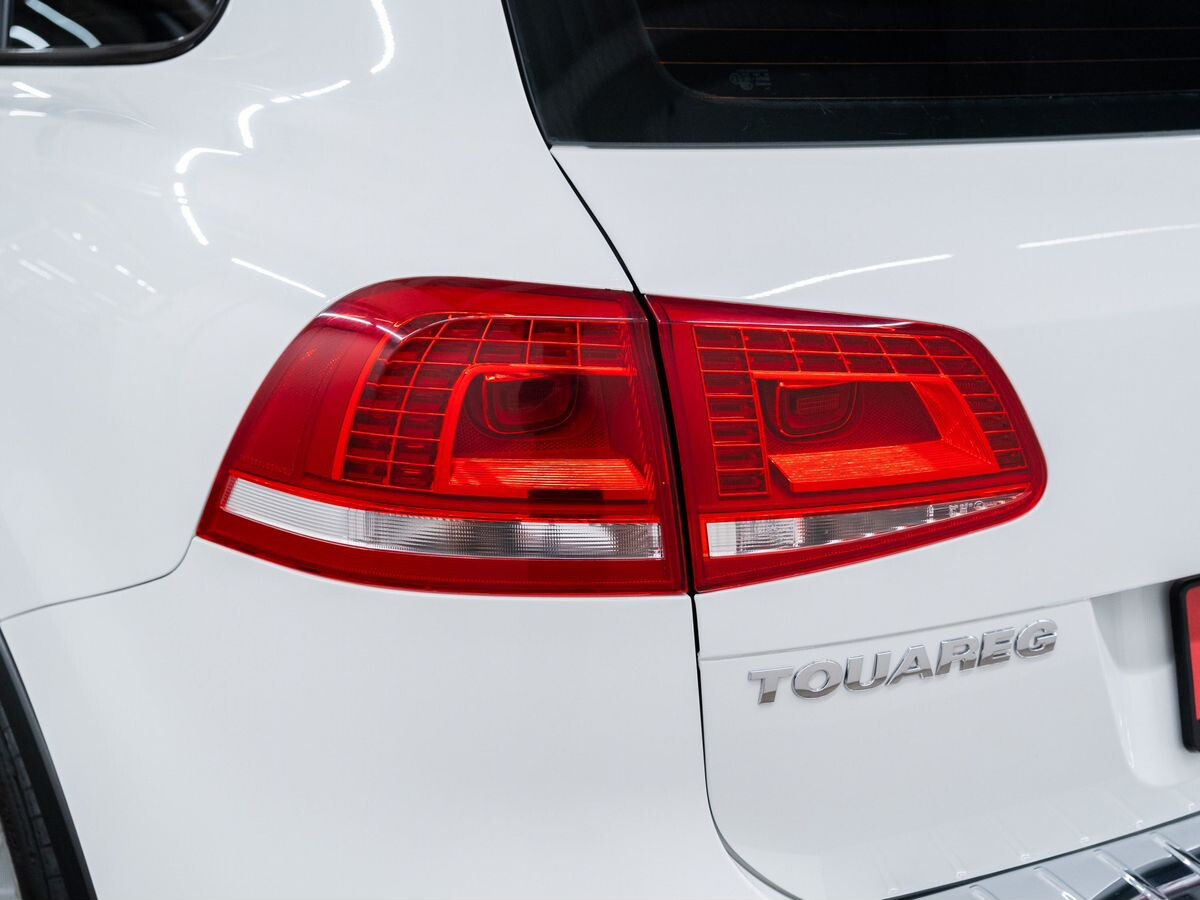 Volkswagen Touareg 2012 - фото автомобиля