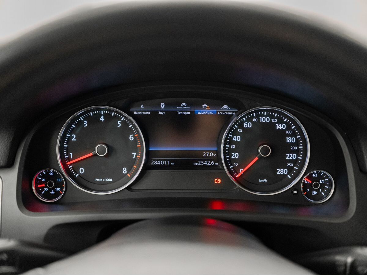 Volkswagen Touareg 2012 - фото автомобиля