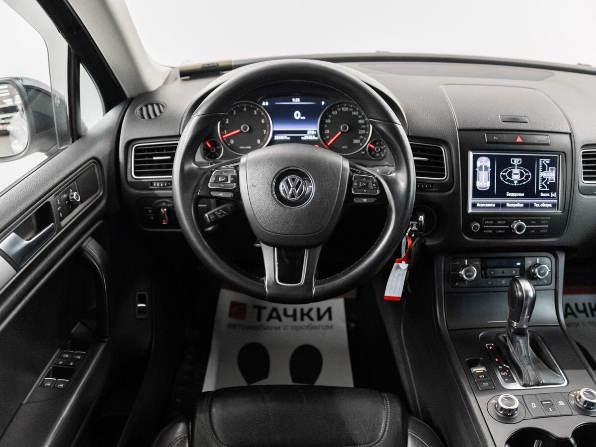 Volkswagen Touareg 2012 - фото автомобиля