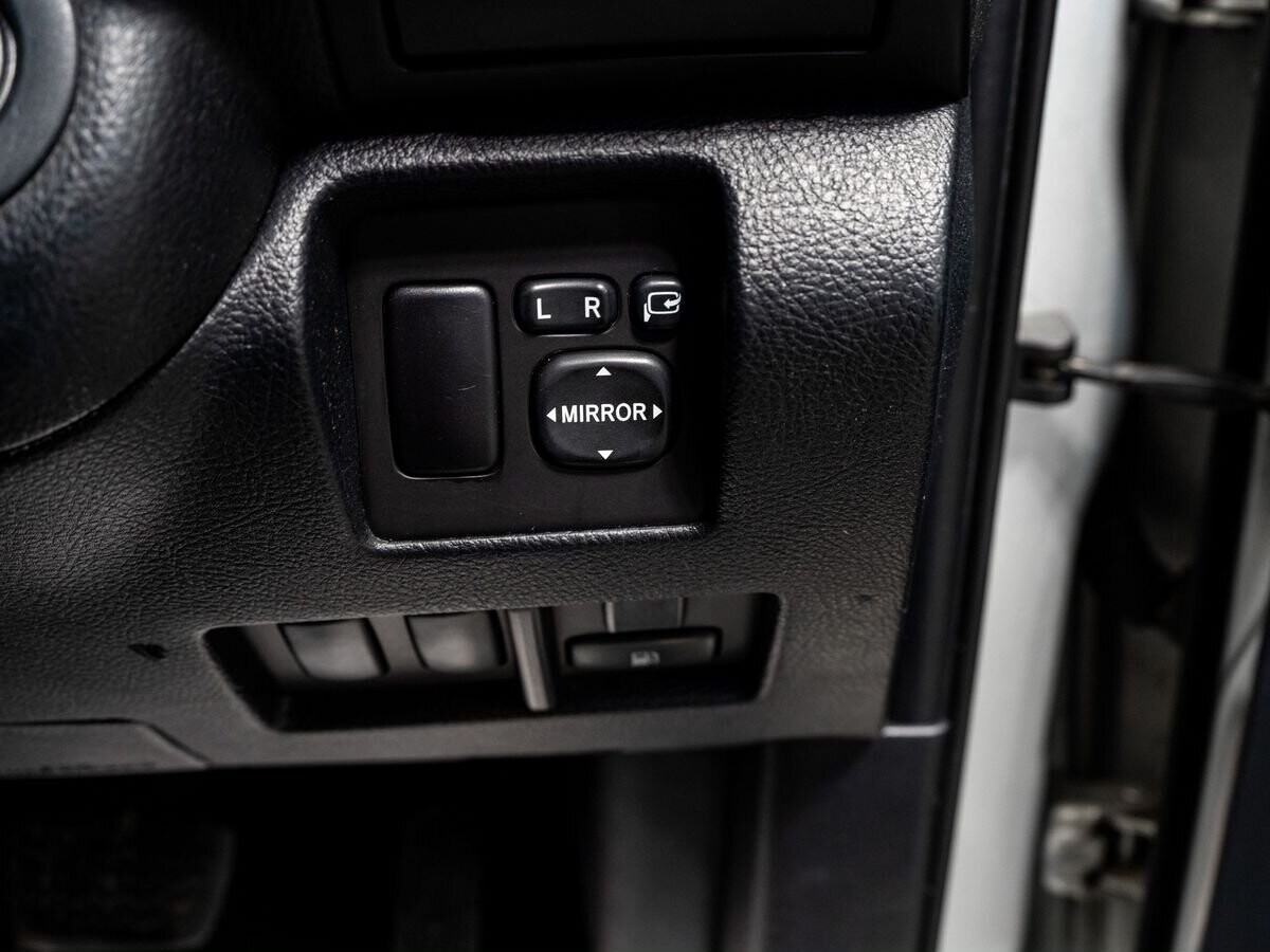 Toyota Harrier 2006 - фото автомобиля