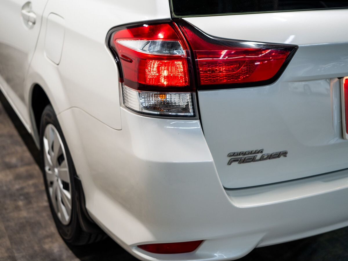 Toyota Corolla Fielder 2017 - фото автомобиля