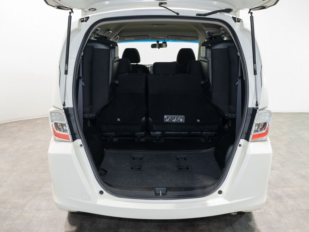 Honda Freed 2012 - фото автомобиля