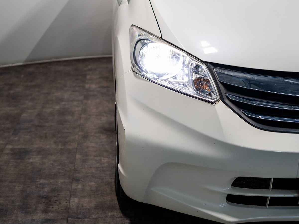 Honda Freed 2012 - фото автомобиля
