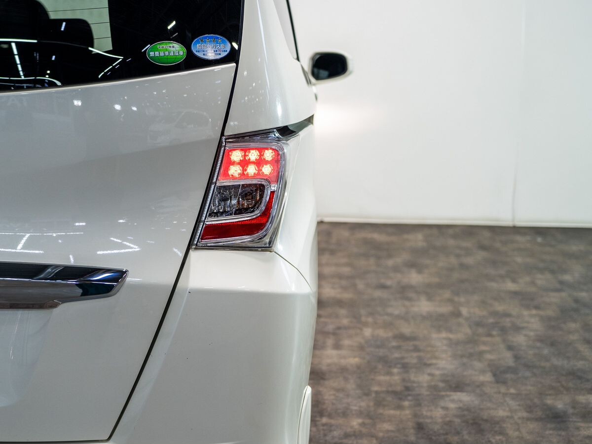 Honda Freed 2012 - фото автомобиля