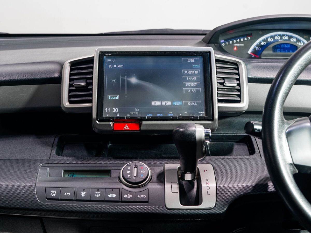 Honda Freed 2012 - фото автомобиля