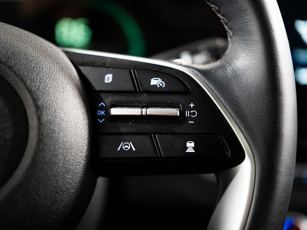 Hyundai Elantra 2023 - фото автомобиля
