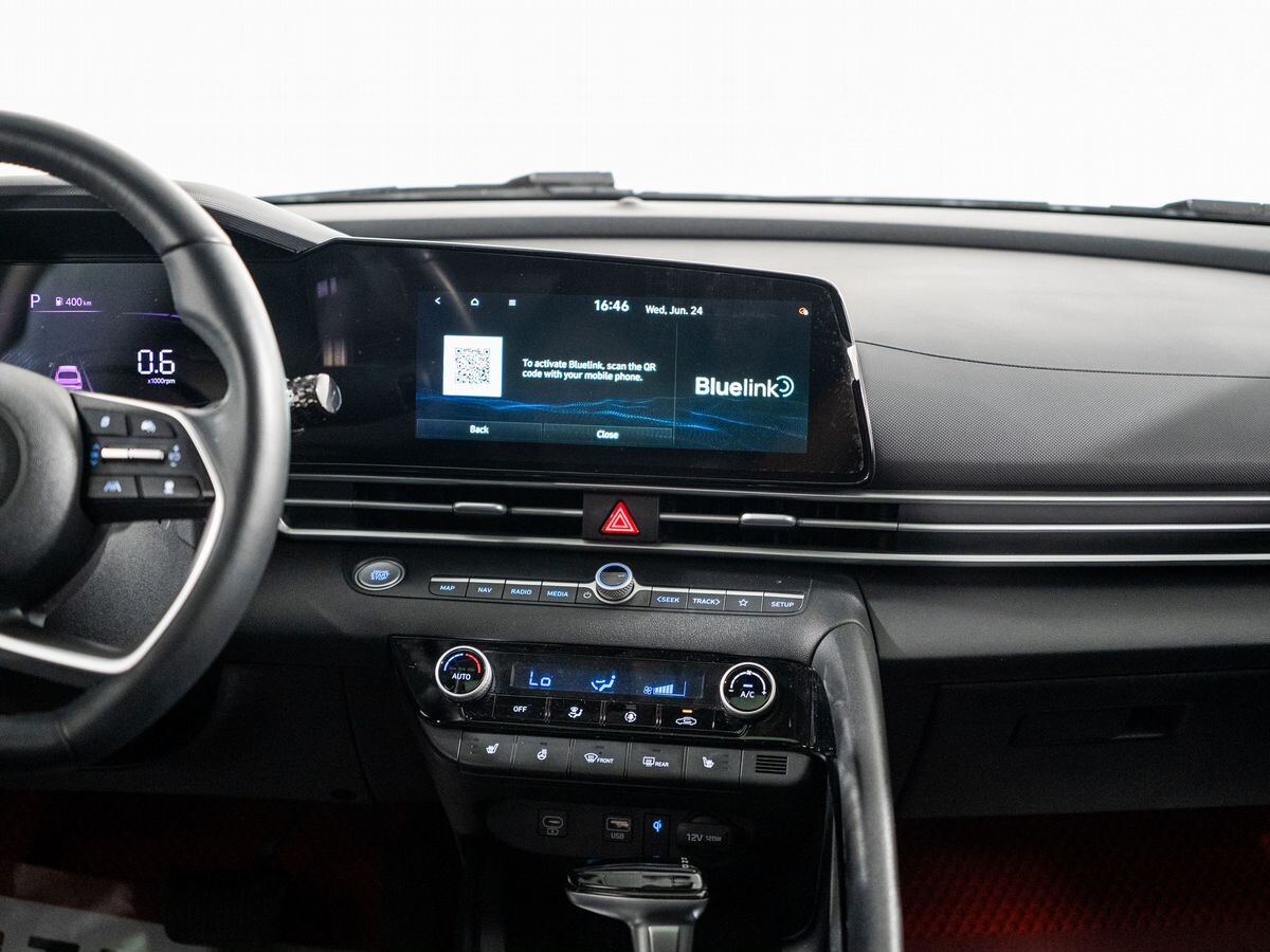 Hyundai Elantra 2023 - фото автомобиля