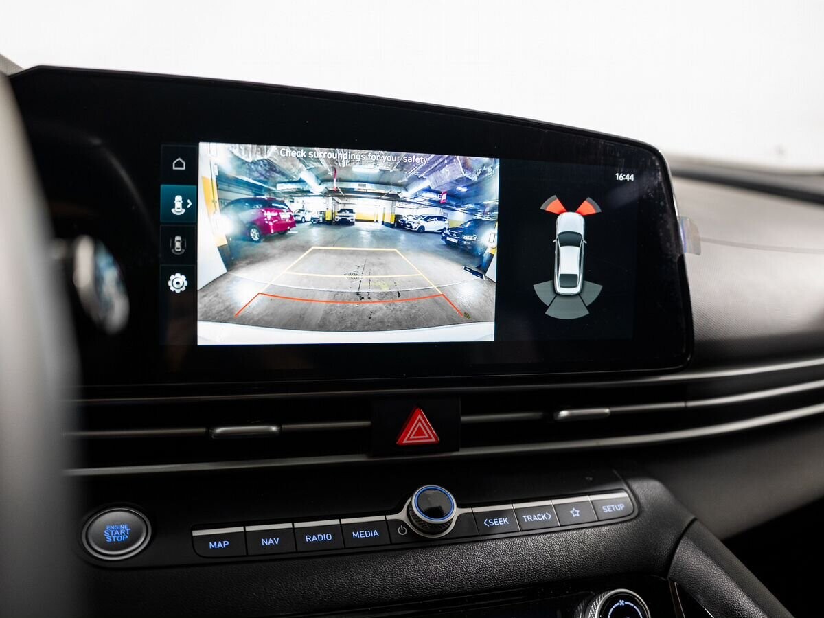 Hyundai Elantra 2023 - фото автомобиля