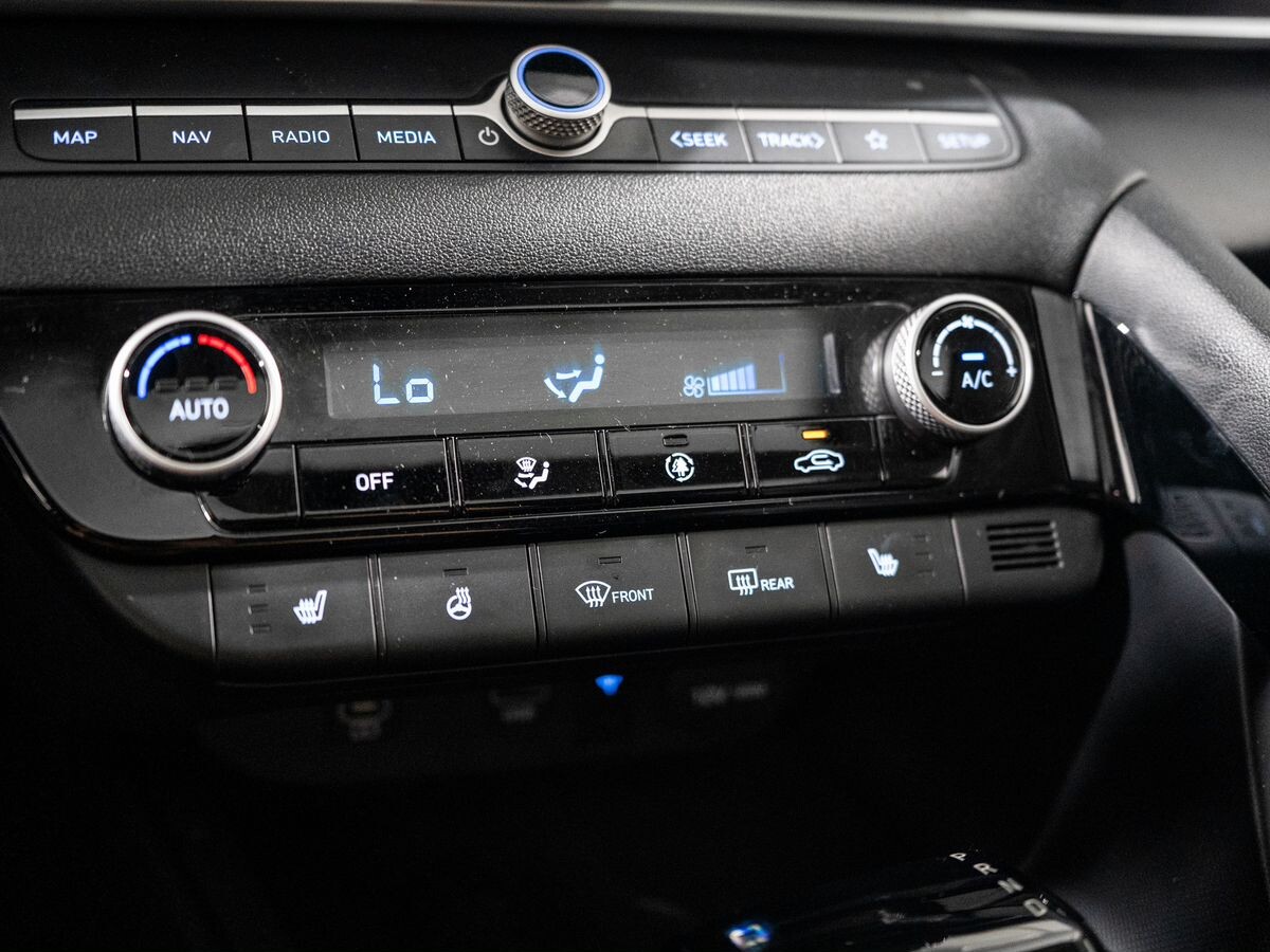 Hyundai Elantra 2023 - фото автомобиля