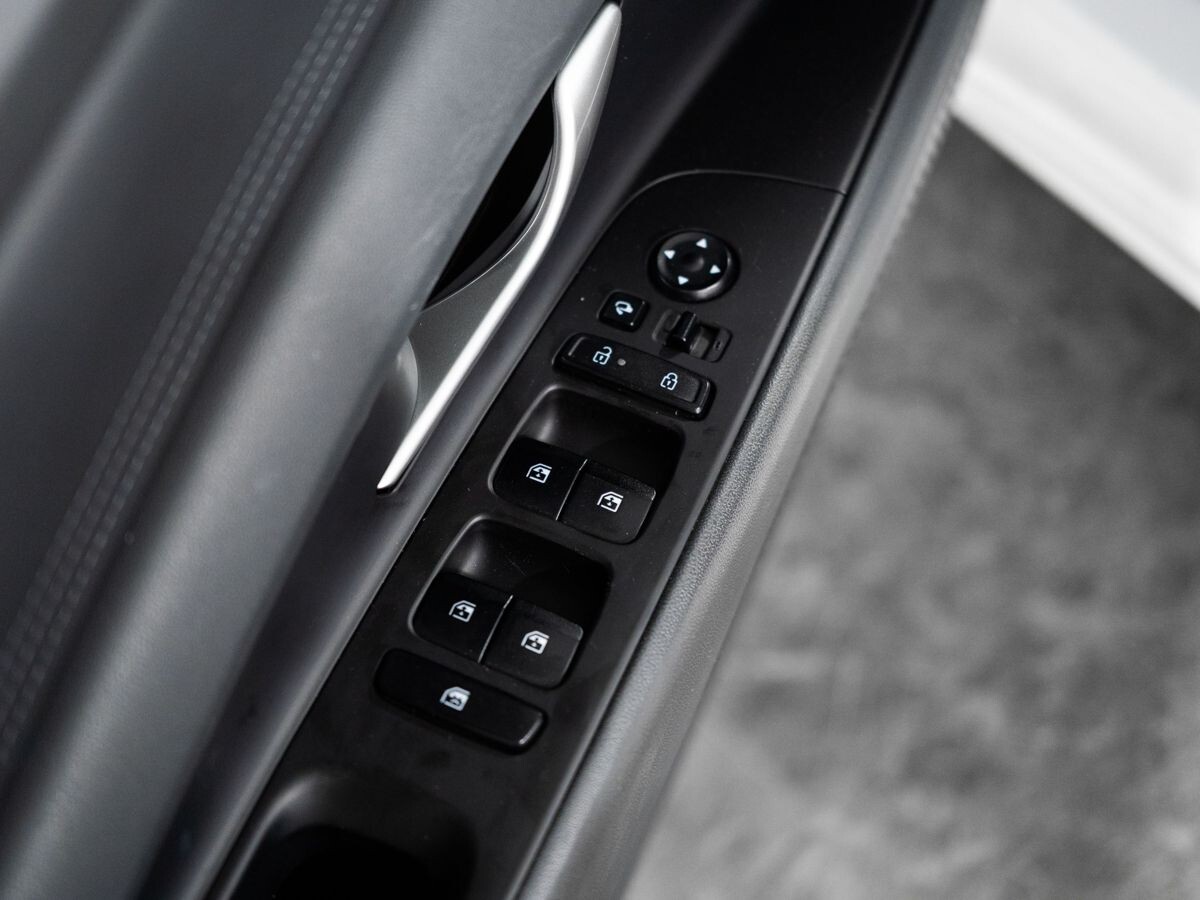 Hyundai Elantra 2023 - фото автомобиля