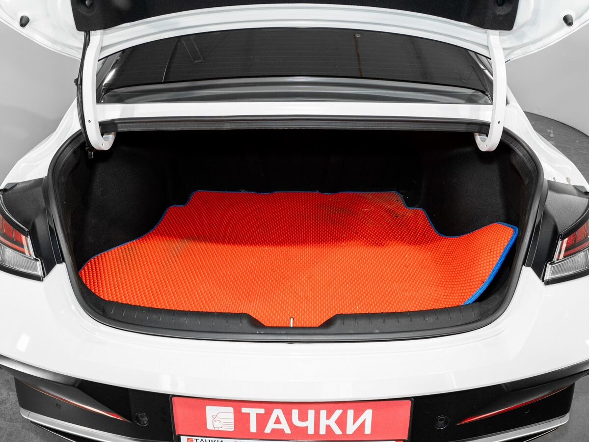 Hyundai Elantra 2023 - фото автомобиля