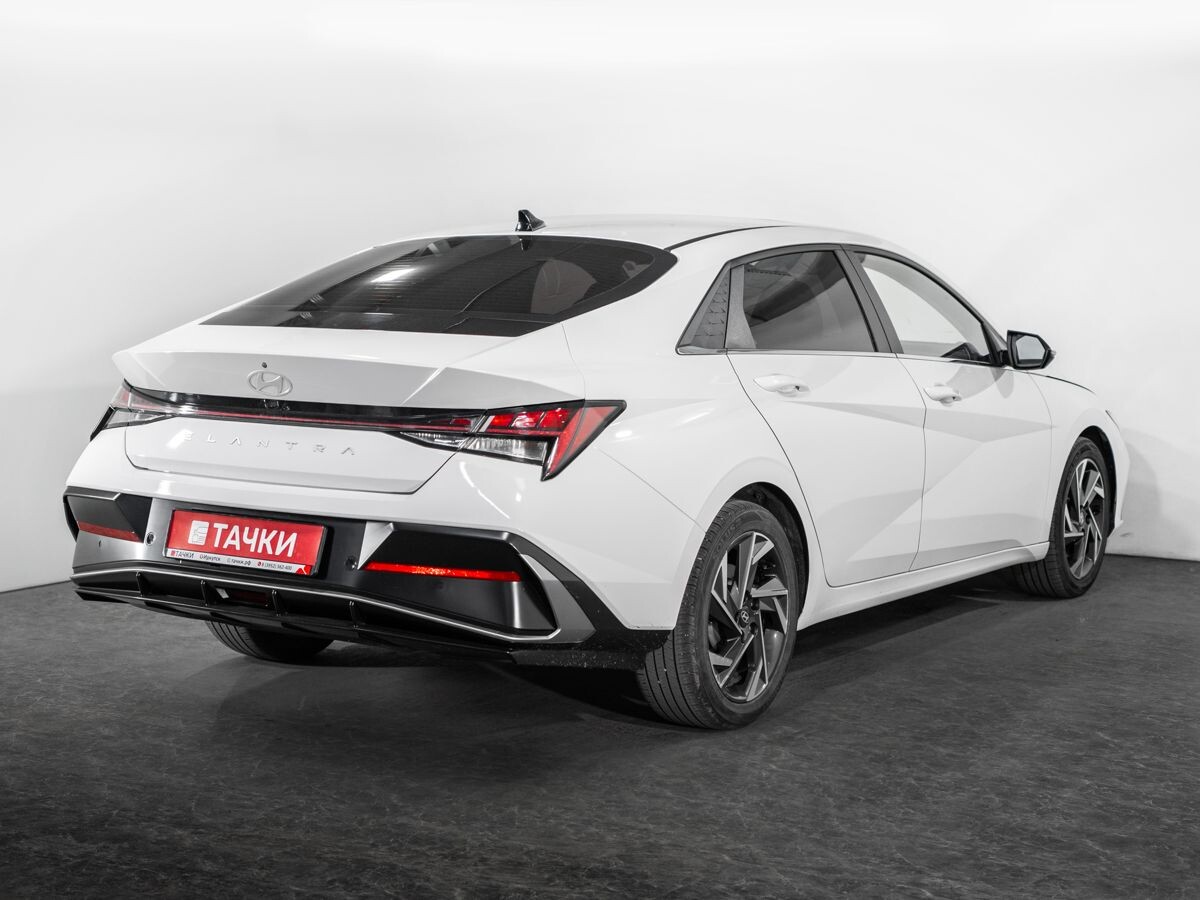 Hyundai Elantra 2023 - фото автомобиля