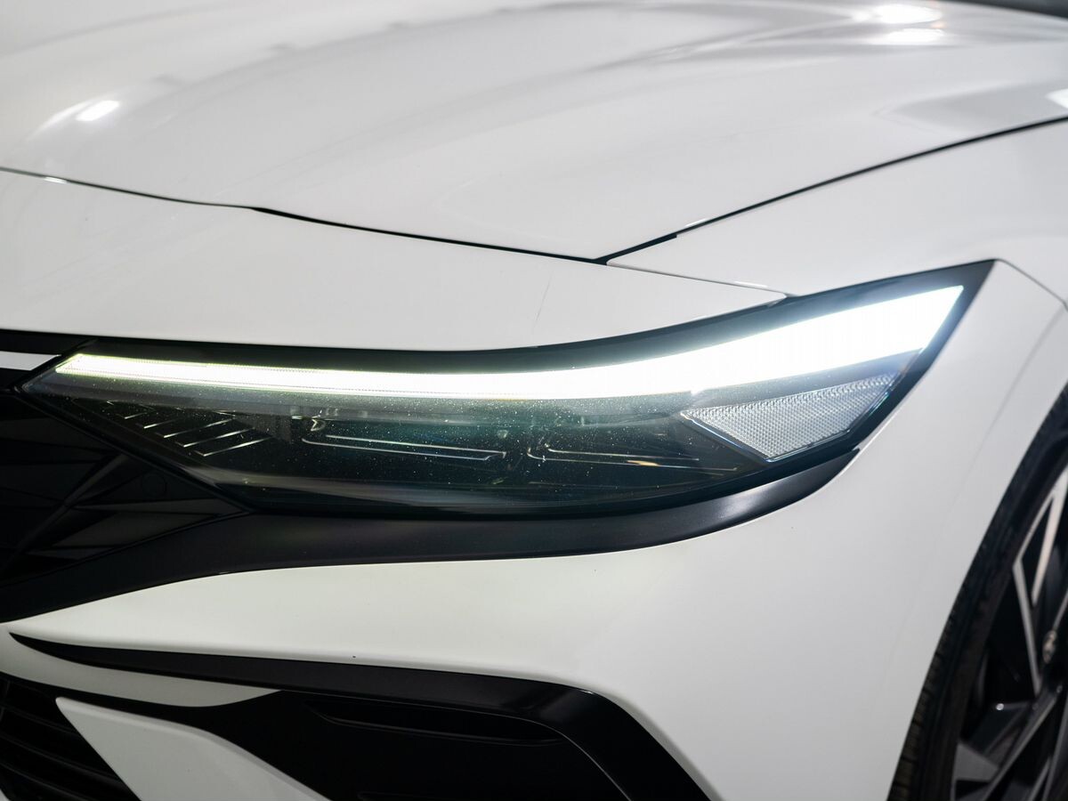 Hyundai Elantra 2023 - фото автомобиля
