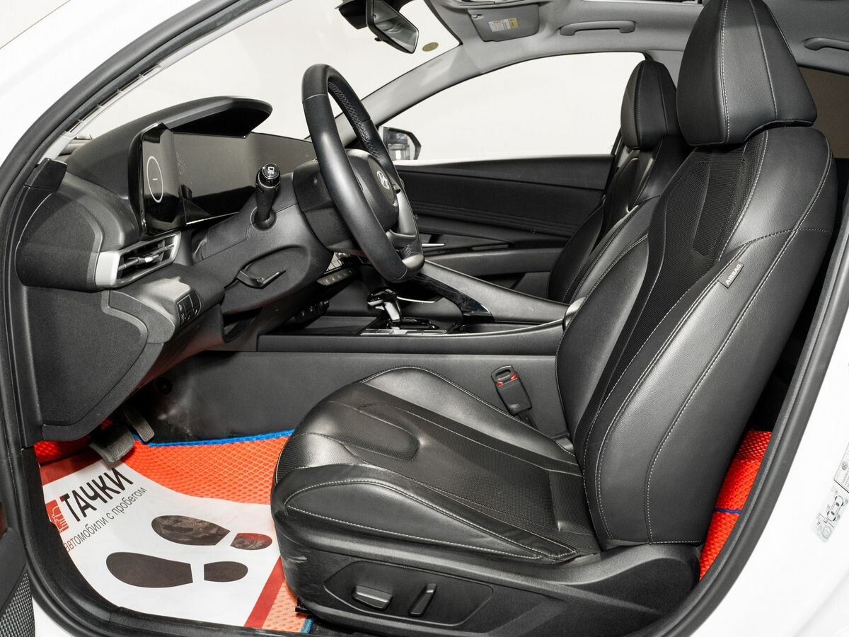 Hyundai Elantra 2023 - фото автомобиля
